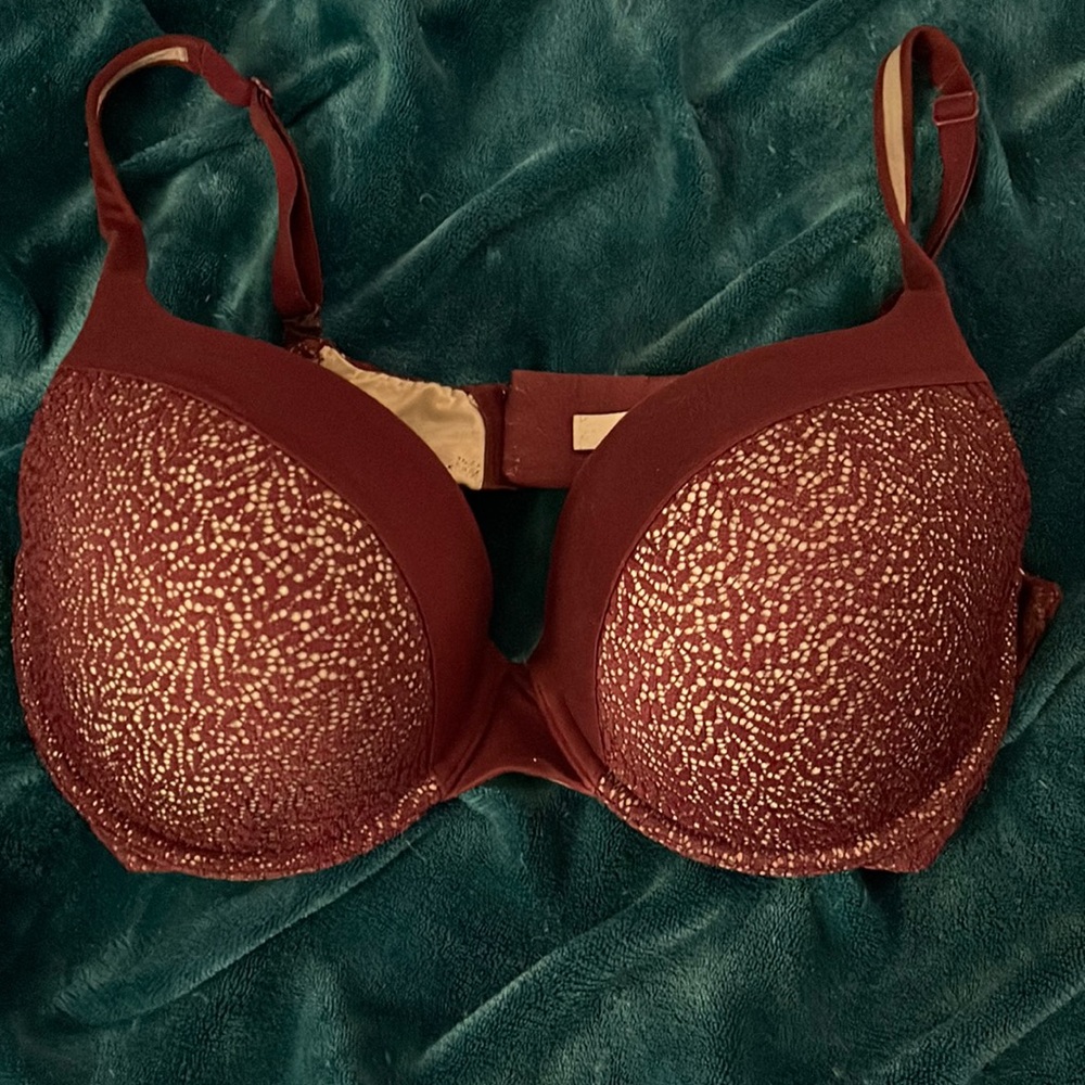EUC 36DD Victoria Secret Body by Victoria bra
